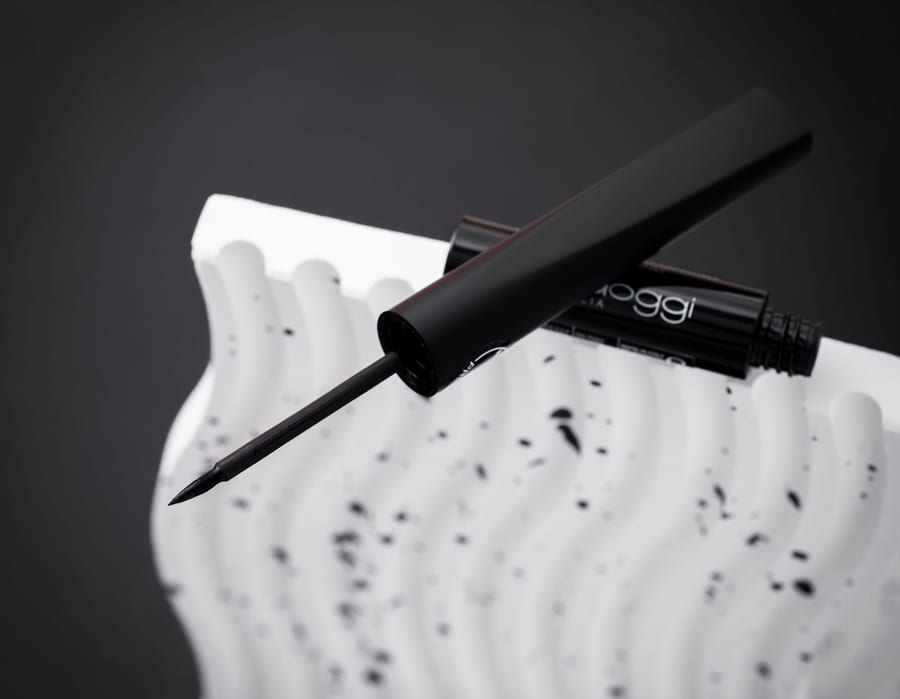 BELLAOGGI DEEP LINER – EYELINER TRATTO DECISO EFFETTO MAT بيلااوجي ديب لاينر – محدد عيون مطفي